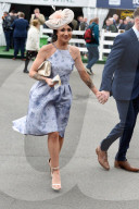 FEATURE - Nicht ganz so extravagant wie Ascot: Die Damen am Rennen von Aintree
