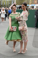 FEATURE - Nicht ganz so extravagant wie Ascot: Die Damen am Rennen von Aintree