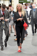 FEATURE - Nicht ganz so extravagant wie Ascot: Die Damen am Rennen von Aintree