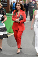 FEATURE - Nicht ganz so extravagant wie Ascot: Die Damen am Rennen von Aintree