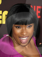 PEOPLE - Jennifer Hudson posiert in schimmerndem Violett an der Premiere von "Sandy Wexler"