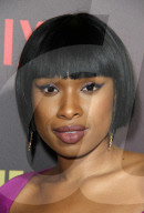 PEOPLE - Jennifer Hudson posiert in schimmerndem Violett an der Premiere von "Sandy Wexler"