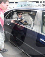PEOPLE - Ganz Diva: Susan Sarandon im Fond ihrer Limousine