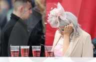 FEATURE - Impressionen vom "Lady's Day" am Pferderennen in Aintree