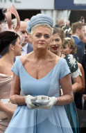 FEATURE - Impressionen vom "Lady's Day" am Pferderennen in Aintree
