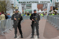 FEATURE - Impressionen vom "Lady's Day" am Pferderennen in Aintree