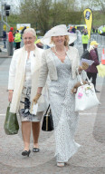 FEATURE - Impressionen vom "Lady's Day" am Pferderennen in Aintree