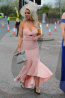 FEATURE - Impressionen vom "Lady's Day" am Pferderennen in Aintree