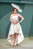 FEATURE - Impressionen vom "Lady's Day" am Pferderennen in Aintree