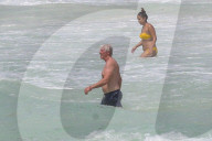 EXKLUSIV - Richard Gere stürzt sich in die Fluten in seinen Ferien in Tulum