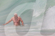 EXKLUSIV - Richard Gere stürzt sich in die Fluten in seinen Ferien in Tulum