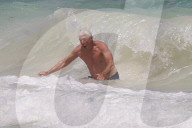 EXKLUSIV - Richard Gere stürzt sich in die Fluten in seinen Ferien in Tulum