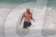 EXKLUSIV - Richard Gere stürzt sich in die Fluten in seinen Ferien in Tulum