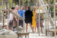 EXKLUSIV - Richard Gere stürzt sich in die Fluten in seinen Ferien in Tulum