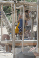 EXKLUSIV - Richard Gere stürzt sich in die Fluten in seinen Ferien in Tulum