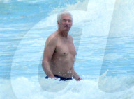 EXKLUSIV - Richard Gere stürzt sich in die Fluten in seinen Ferien in Tulum