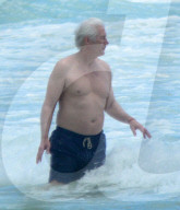 EXKLUSIV - Richard Gere stürzt sich in die Fluten in seinen Ferien in Tulum
