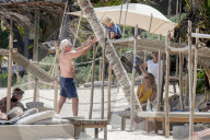 EXKLUSIV - Richard Gere stürzt sich in die Fluten in seinen Ferien in Tulum