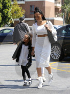 PEOPLE - Mel B mit ihren Töchtern unterwegs in Beverly Hills