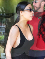PEOPLE - Sitzt auch alles richtig Kim Kardashian?