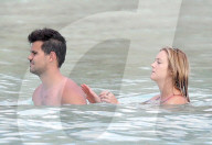 EXKLUSIV - Taylor Lautner und Billie Lourd turteln auf St. Barts