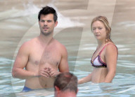 EXKLUSIV - Taylor Lautner und Billie Lourd turteln auf St. Barts