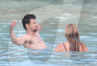 EXKLUSIV - Taylor Lautner und Billie Lourd turteln auf St. Barts