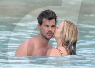 EXKLUSIV - Taylor Lautner und Billie Lourd turteln auf St. Barts