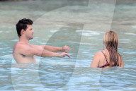 EXKLUSIV - Taylor Lautner und Billie Lourd turteln auf St. Barts