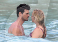 EXKLUSIV - Taylor Lautner und Billie Lourd turteln auf St. Barts