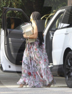 PEOPLE - Kleidet sich blumig: Mel B