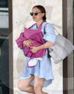EXKLUSIV - Natalie Portman unterwegs mt Baby Amalia und Sohn Aleph