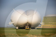 FEATURE - Luftschiff "Airlander" verlässt den Hangar in Bedfordshire