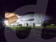 FEATURE - Luftschiff "Airlander" verlässt den Hangar in Bedfordshire