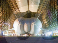 FEATURE - Luftschiff "Airlander" verlässt den Hangar in Bedfordshire