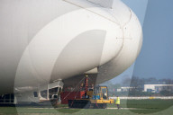 FEATURE - Luftschiff "Airlander" verlässt den Hangar in Bedfordshire