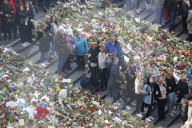 NEWS - Stockholm nach dem Anschlag: Tausende versammlen sich zur Demonstration gegen Terror
