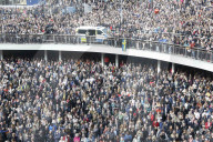 NEWS - Stockholm nach dem Anschlag: Tausende versammlen sich zur Demonstration gegen Terror