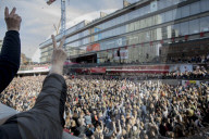 NEWS - Stockholm nach dem Anschlag: Tausende versammlen sich zur Demonstration gegen Terror