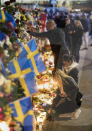NEWS - Stockholm nach dem Anschlag: Tausende versammlen sich zur Demonstration gegen Terror