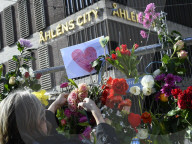 NEWS - Stockholm nach dem Anschlag: Tausende versammlen sich zur Demonstration gegen Terror