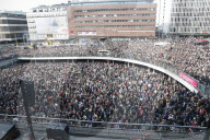 NEWS - Stockholm nach dem Anschlag: Tausende versammlen sich zur Demonstration gegen Terror