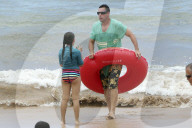 PEOPLE - Adam Sandler geniesst das Strandleben auf Maui