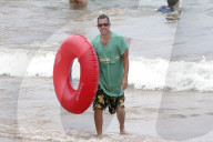 PEOPLE - Adam Sandler geniesst das Strandleben auf Maui