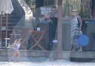 EXKLUSIV - Strand-Tag mit Baby Jameson und Willow: Pink und Carey Hart