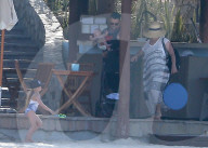 EXKLUSIV - Strand-Tag mit Baby Jameson und Willow: Pink und Carey Hart