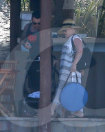 EXKLUSIV - Strand-Tag mit Baby Jameson und Willow: Pink und Carey Hart
