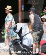 EXKLUSIV - Strand-Tag mit Baby Jameson und Willow: Pink und Carey Hart