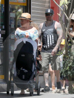 EXKLUSIV - Strand-Tag mit Baby Jameson und Willow: Pink und Carey Hart