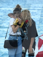 PEOPLE - Jaden Smith und Sarah Snyder wollen lieber ungesehen auf der Strandliege knutschen